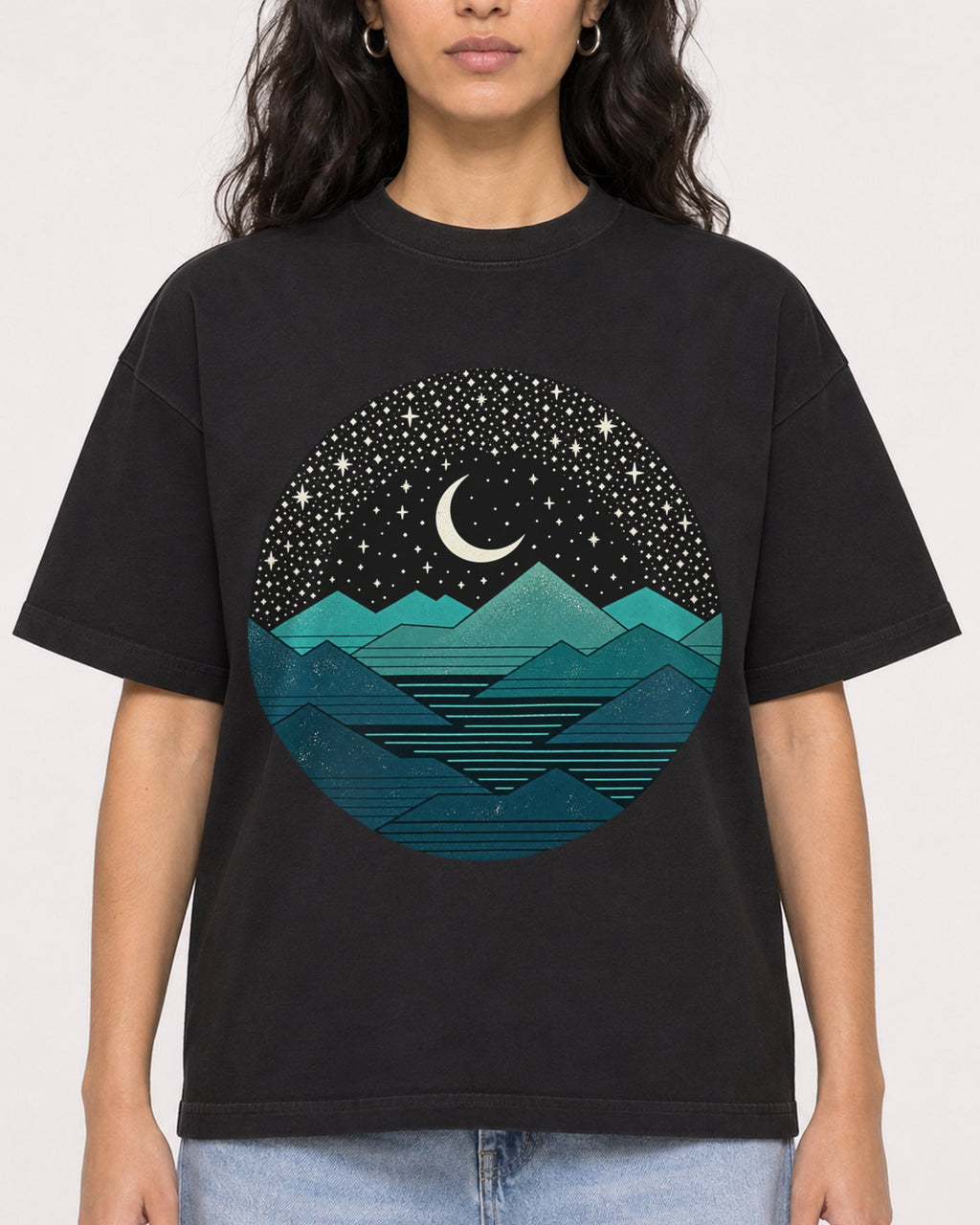 Mockup Boxy Heavyweight Tee Black female close-up 07