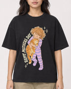 Mockup Boxy Heavyweight Tee Black female close-up 02