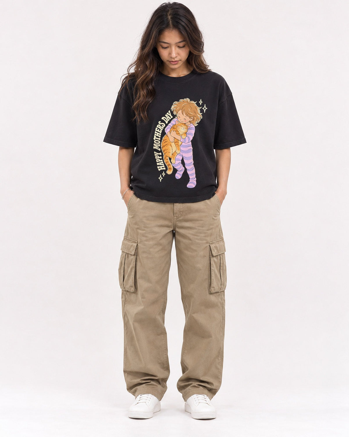 Mockup Boxy Heavyweight Tee Black female full-body 02