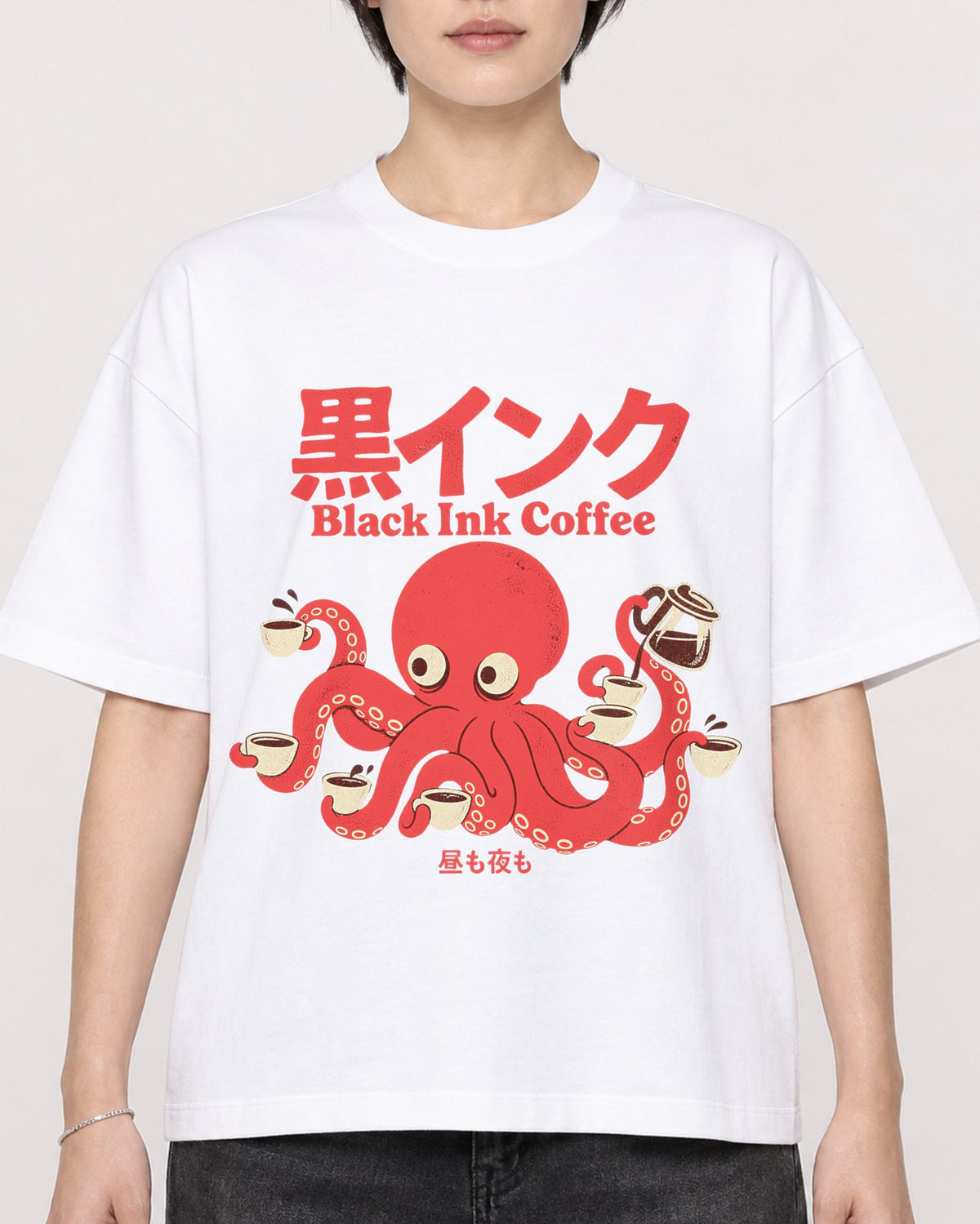 Mockup Boxy Heavyweight Tee White female close-up 23