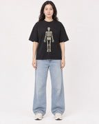 Mockup Boxy Heavyweight Tee Black female full-body 03