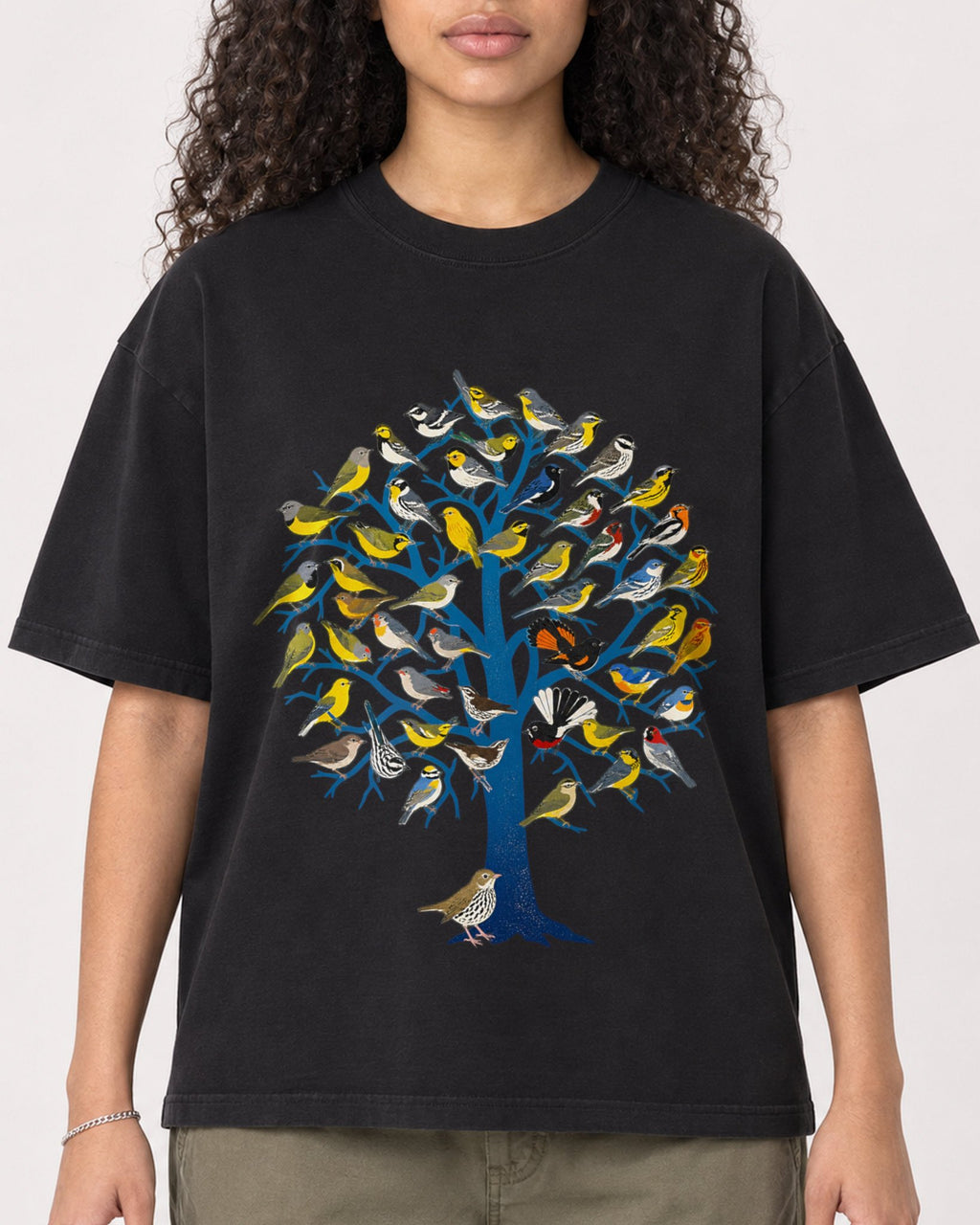 Mockup Boxy Heavyweight Tee Black female close-up 10