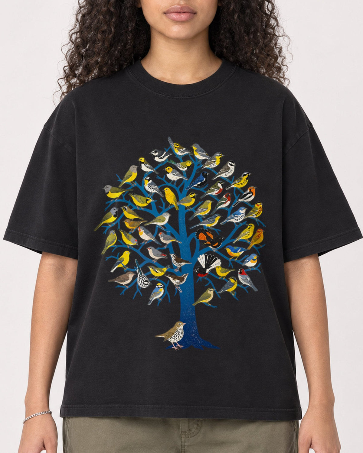 Mockup Boxy Heavyweight Tee Black female close-up 10