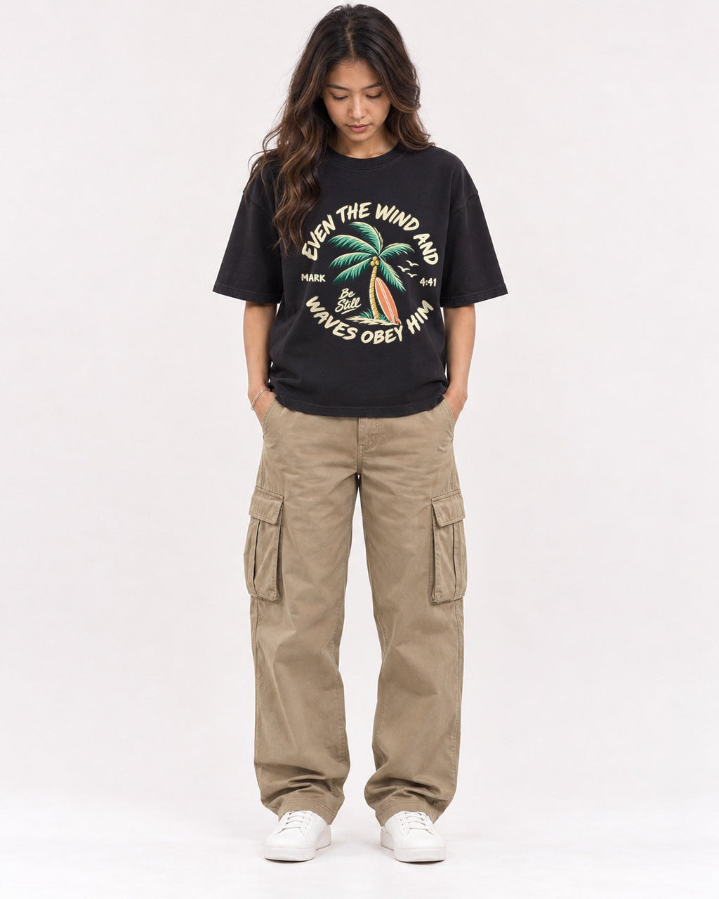 Mockup Boxy Heavyweight Tee Black female full-body 02
