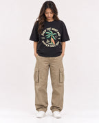 Mockup Boxy Heavyweight Tee Black female full-body 02