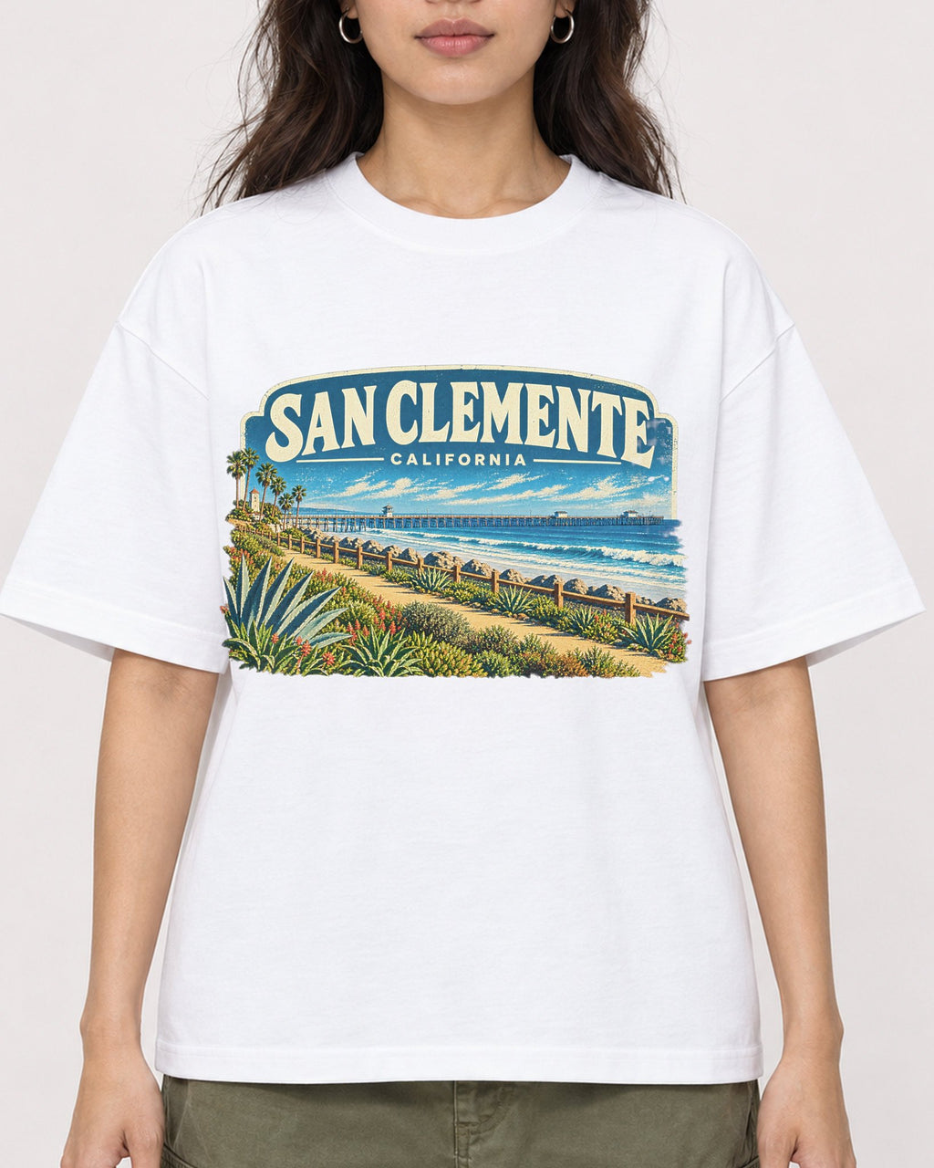 Mockup Boxy Heavyweight Tee White female close-up 02