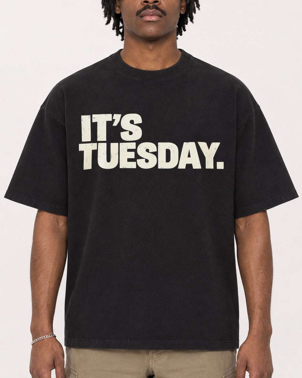 Mockup Boxy Heavyweight Tee Black male close-up 04