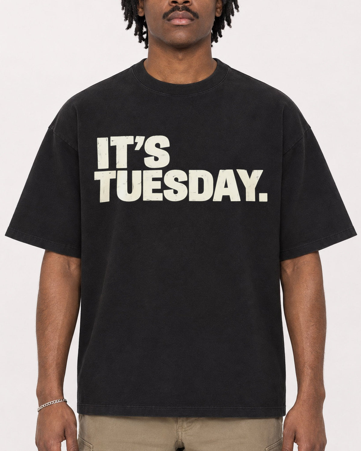 Mockup Boxy Heavyweight Tee Black male close-up 04