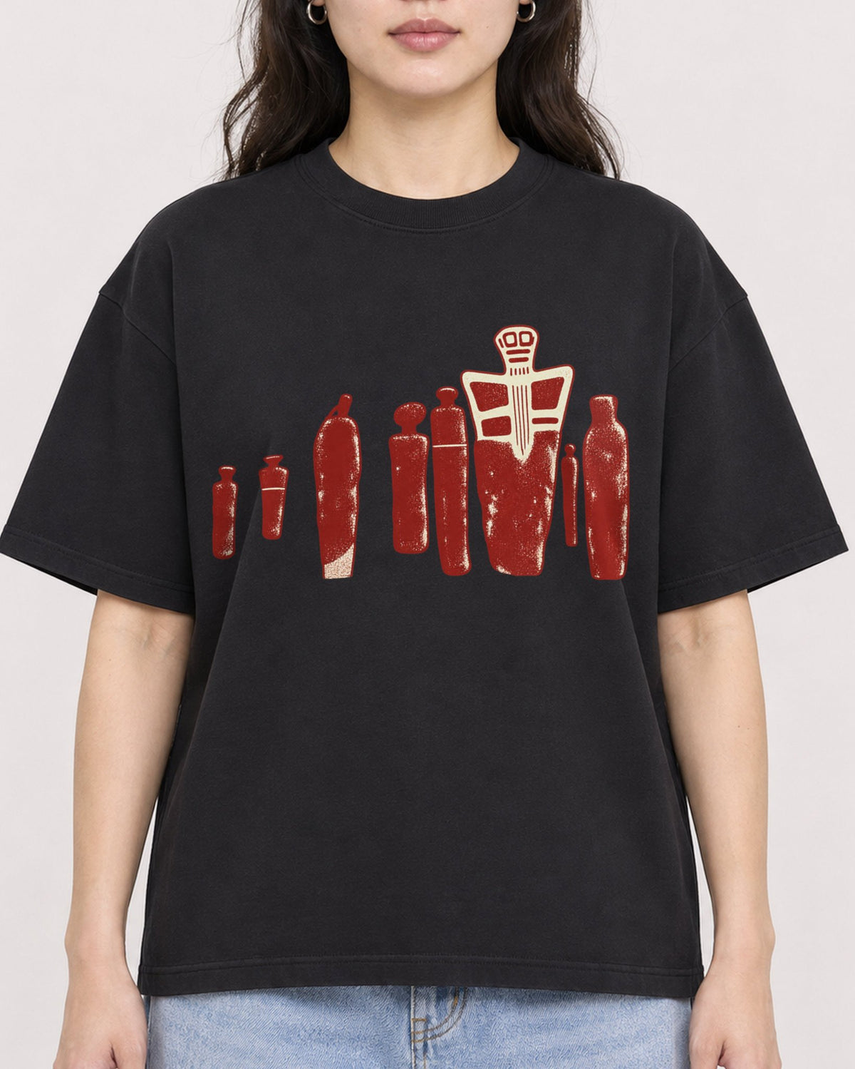 Mockup Boxy Heavyweight Tee Black female close-up 03