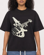 Mockup Boxy Heavyweight Tee Black female close-up 05