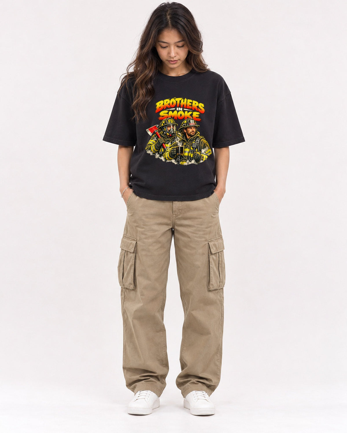 Mockup Boxy Heavyweight Tee Black female full-body 02