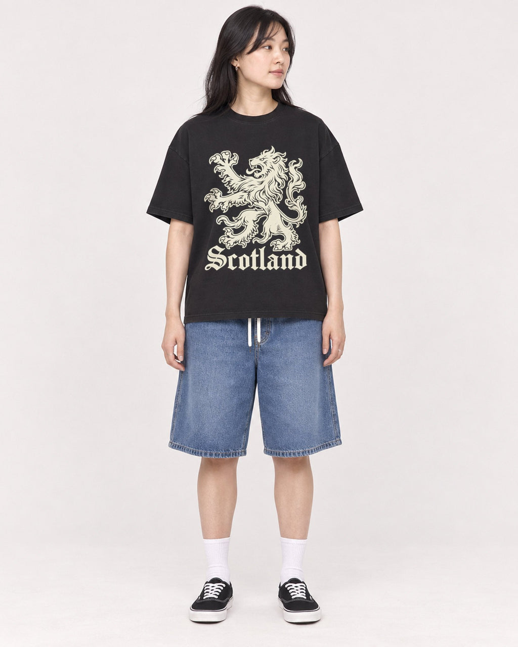 Mockup Boxy Heavyweight Tee Black female full-body 13