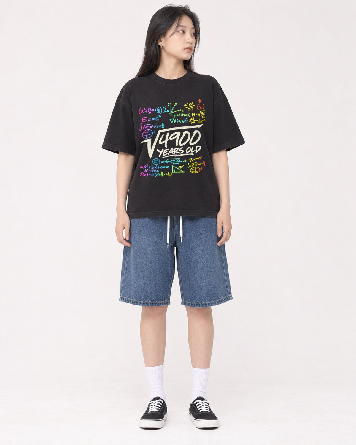 Mockup Boxy Heavyweight Tee Black female full-body 01