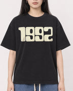 Mockup Boxy Heavyweight Tee Black female close-up 01