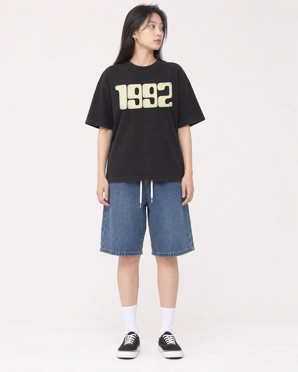 Mockup Boxy Heavyweight Tee Black female full-body 01
