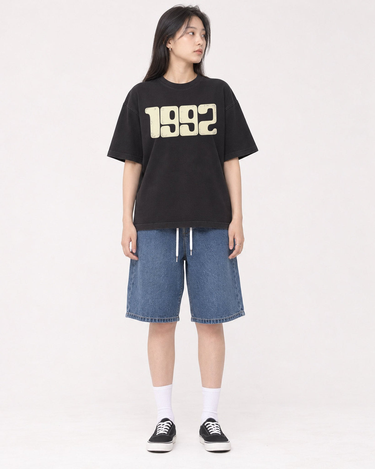 Mockup Boxy Heavyweight Tee Black female full-body 01