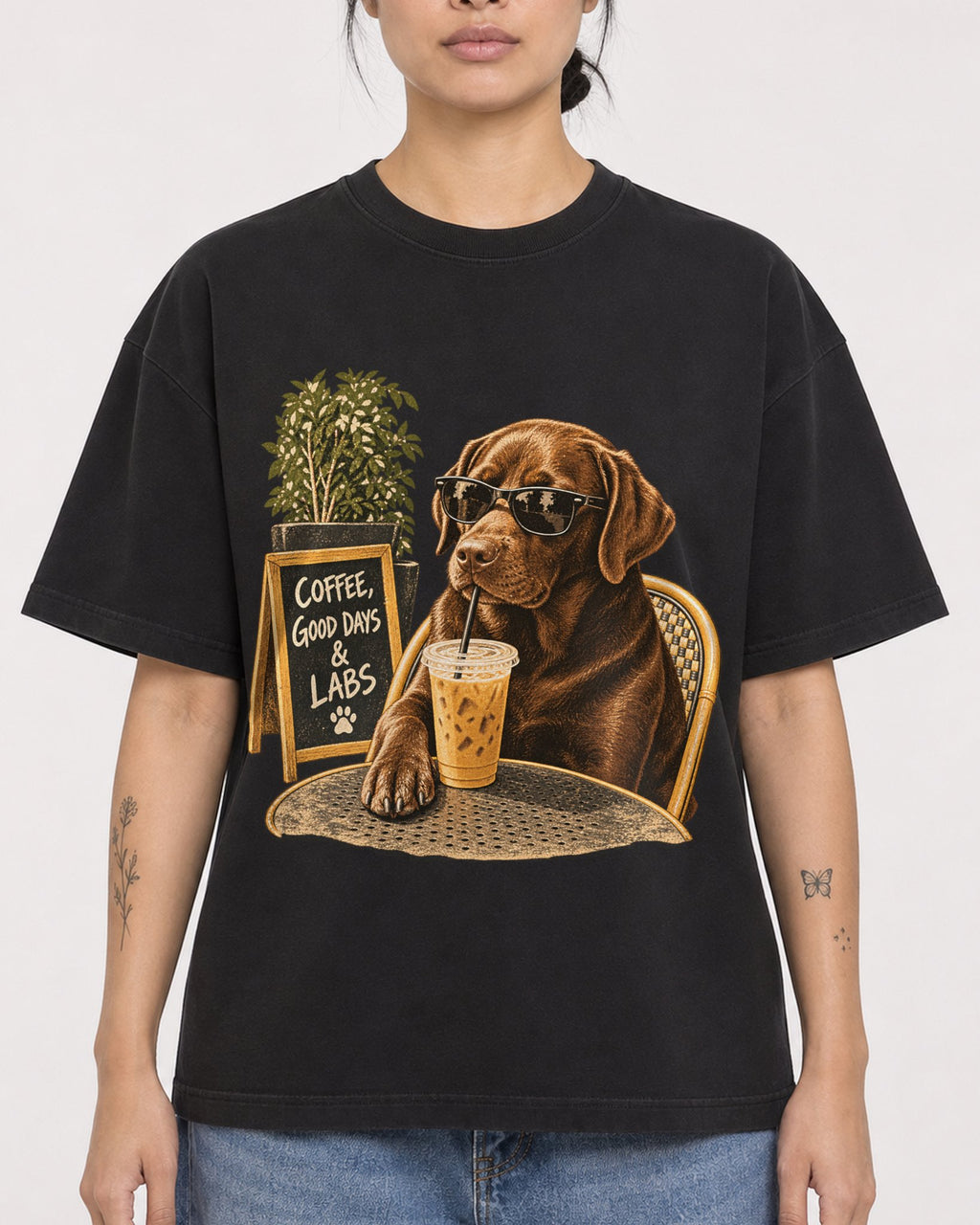 Mockup Boxy Heavyweight Tee Black female close-up 12