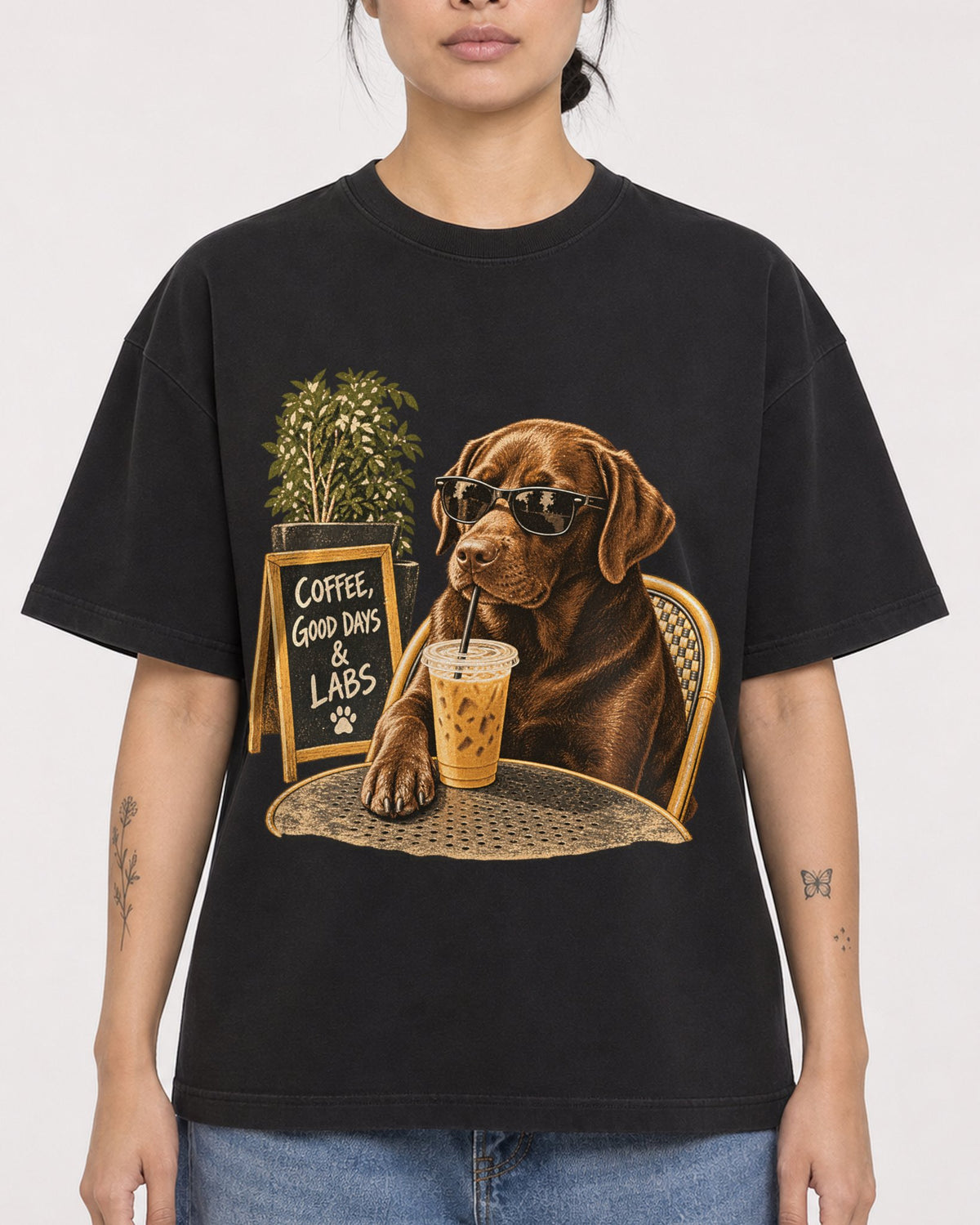 Mockup Boxy Heavyweight Tee Black female close-up 12