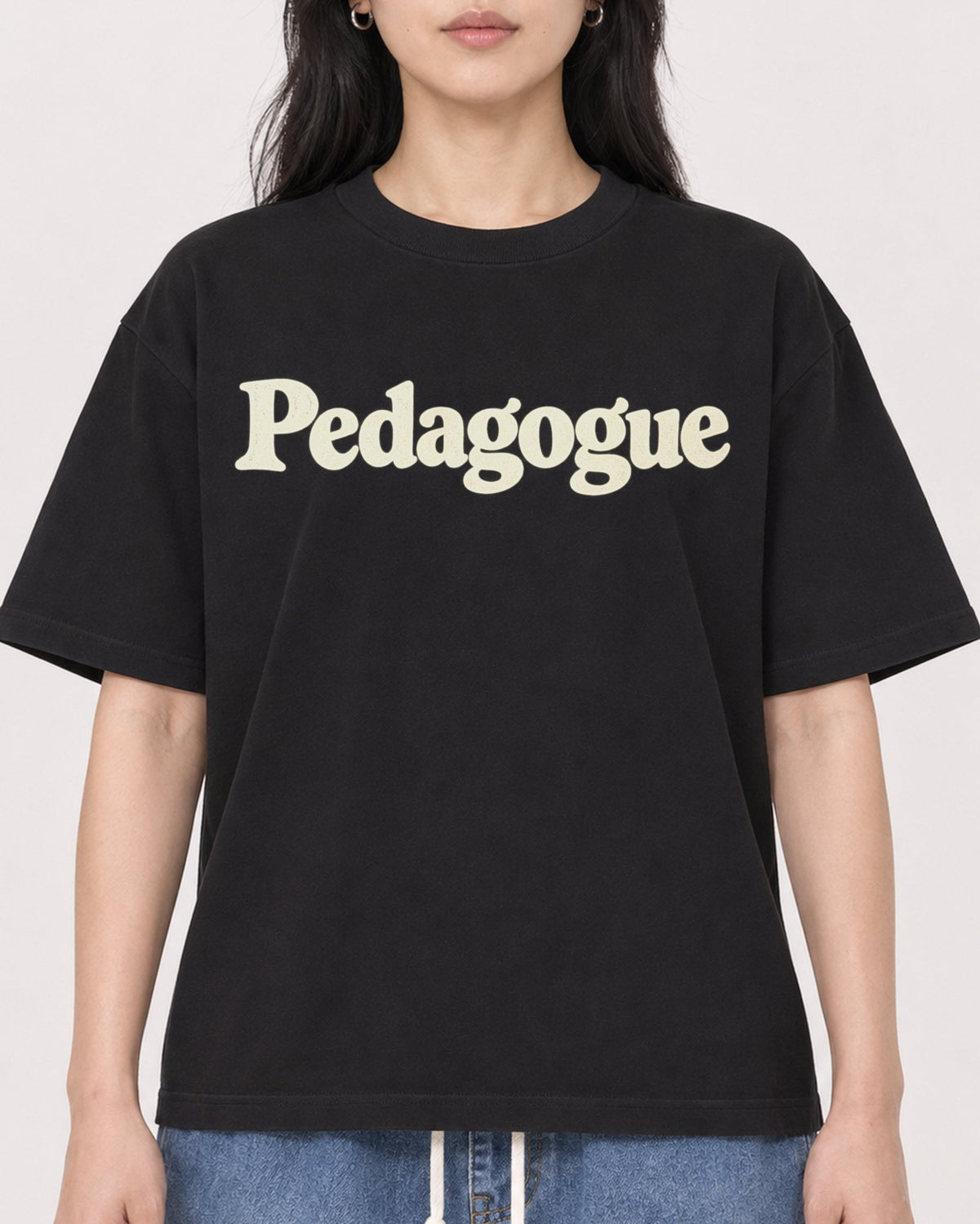 Mockup Boxy Heavyweight Tee Black female close-up 13