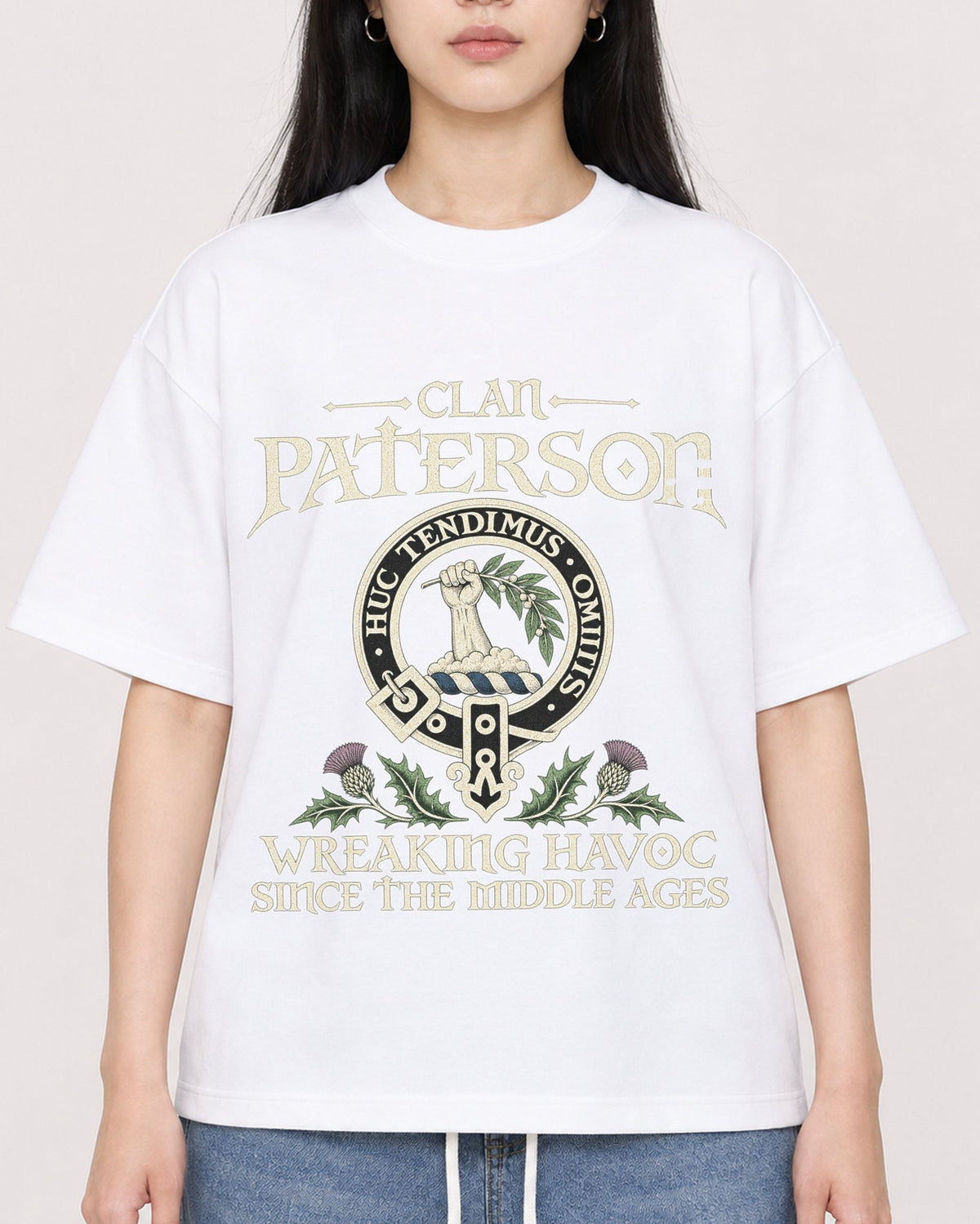 Mockup Boxy Heavyweight Tee White female close-up 01