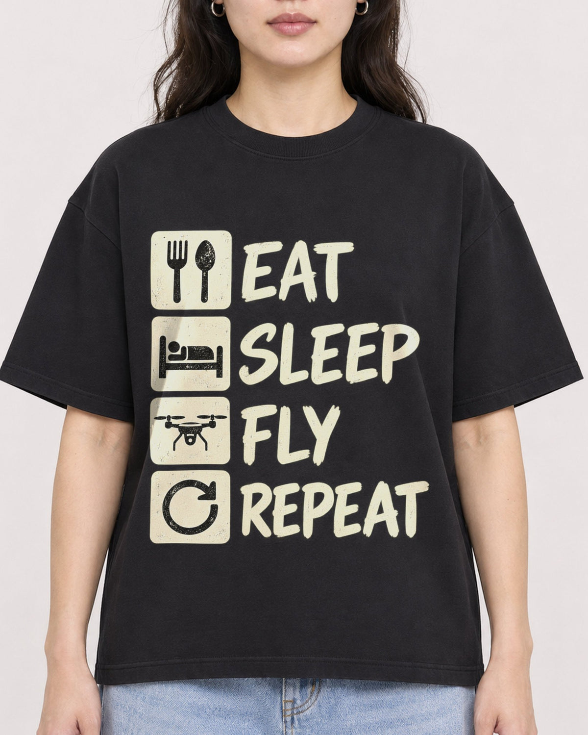 Mockup Boxy Heavyweight Tee Black female close-up 03