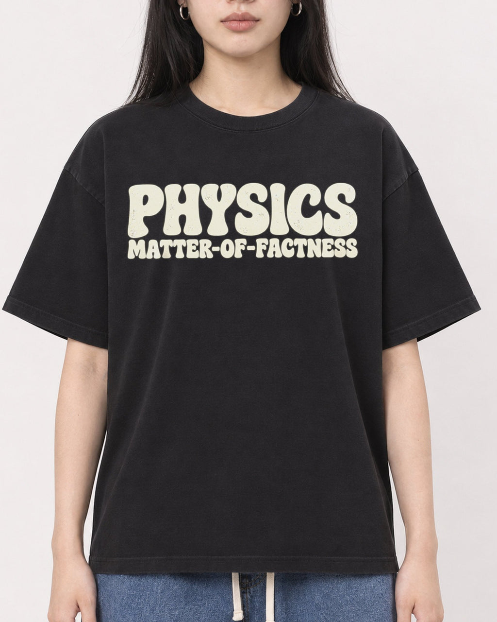 Mockup Boxy Heavyweight Tee Black female close-up 01