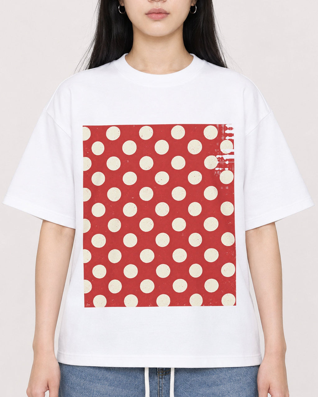 Mockup Boxy Heavyweight Tee White female close-up 01
