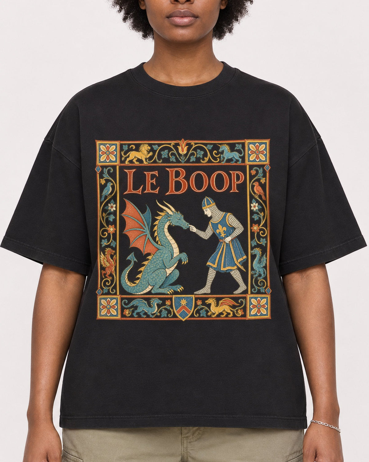 Mockup Boxy Heavyweight Tee Black female close-up 14