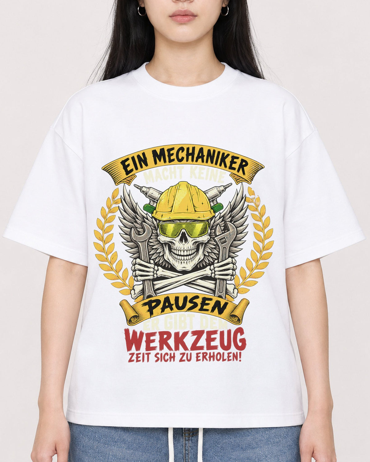 Mockup Boxy Heavyweight Tee White female close-up 01