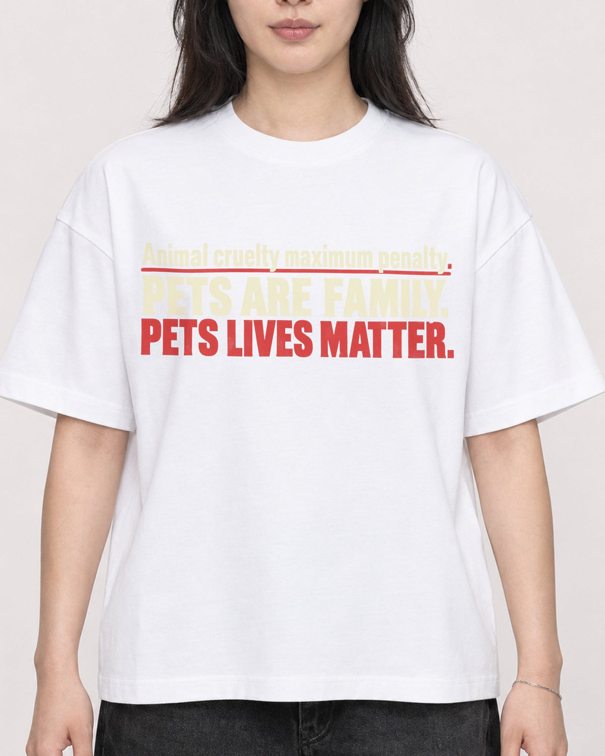 Mockup Boxy Heavyweight Tee White female close-up 13