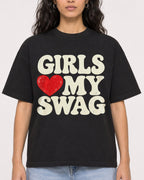 Mockup Boxy Heavyweight Tee Black female close-up 07