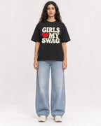 Mockup Boxy Heavyweight Tee Black female full-body 07