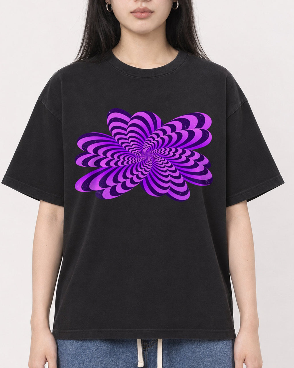 Mockup Boxy Heavyweight Tee Black female close-up 01