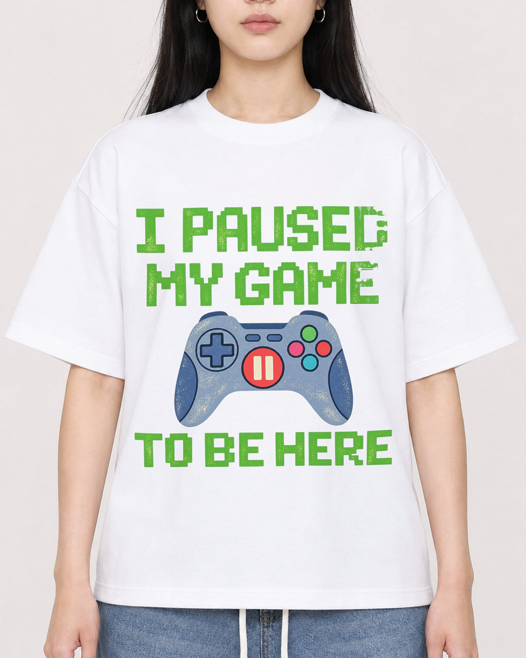 Mockup Boxy Heavyweight Tee White female close-up 01