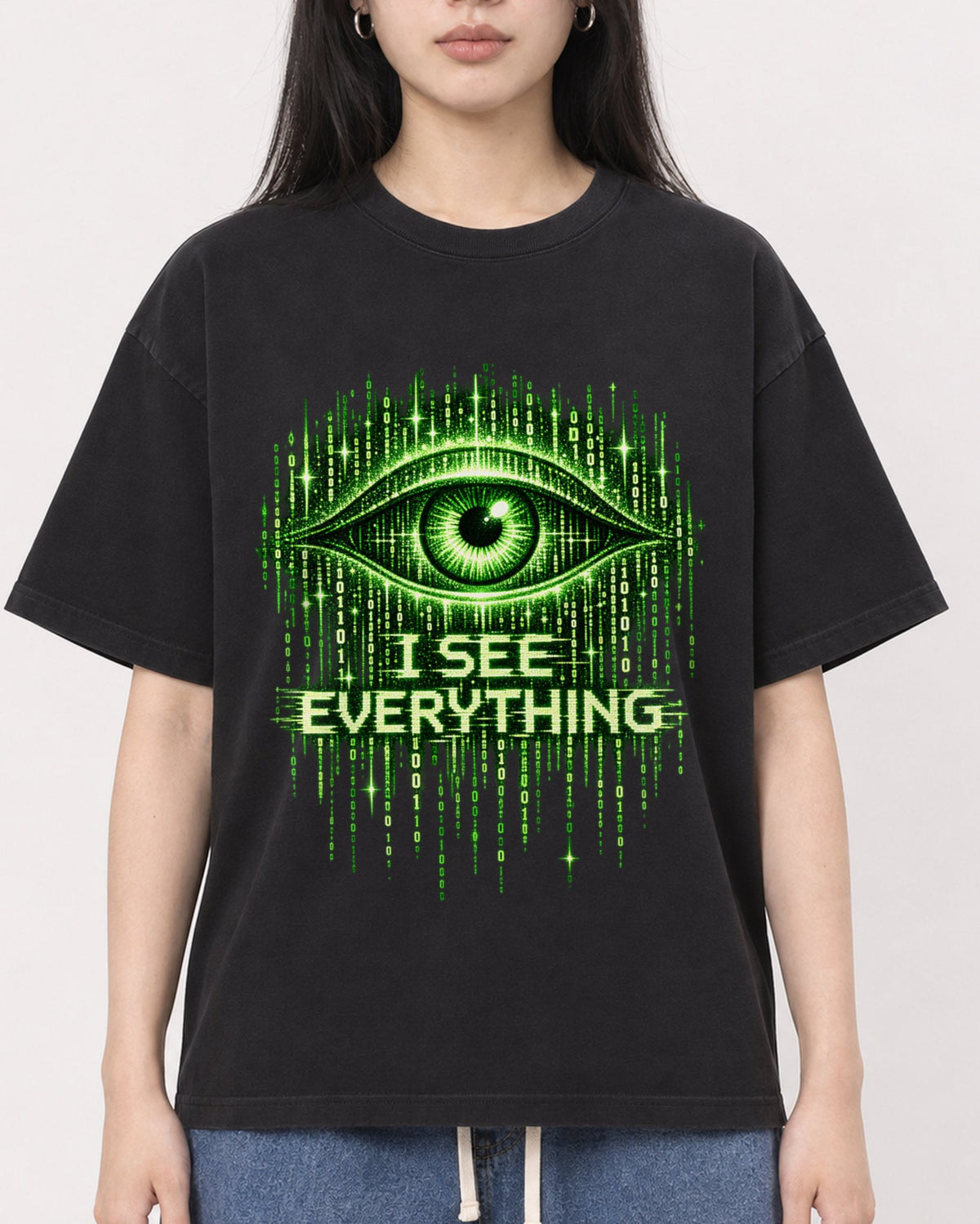 Mockup Boxy Heavyweight Tee Black female close-up 01