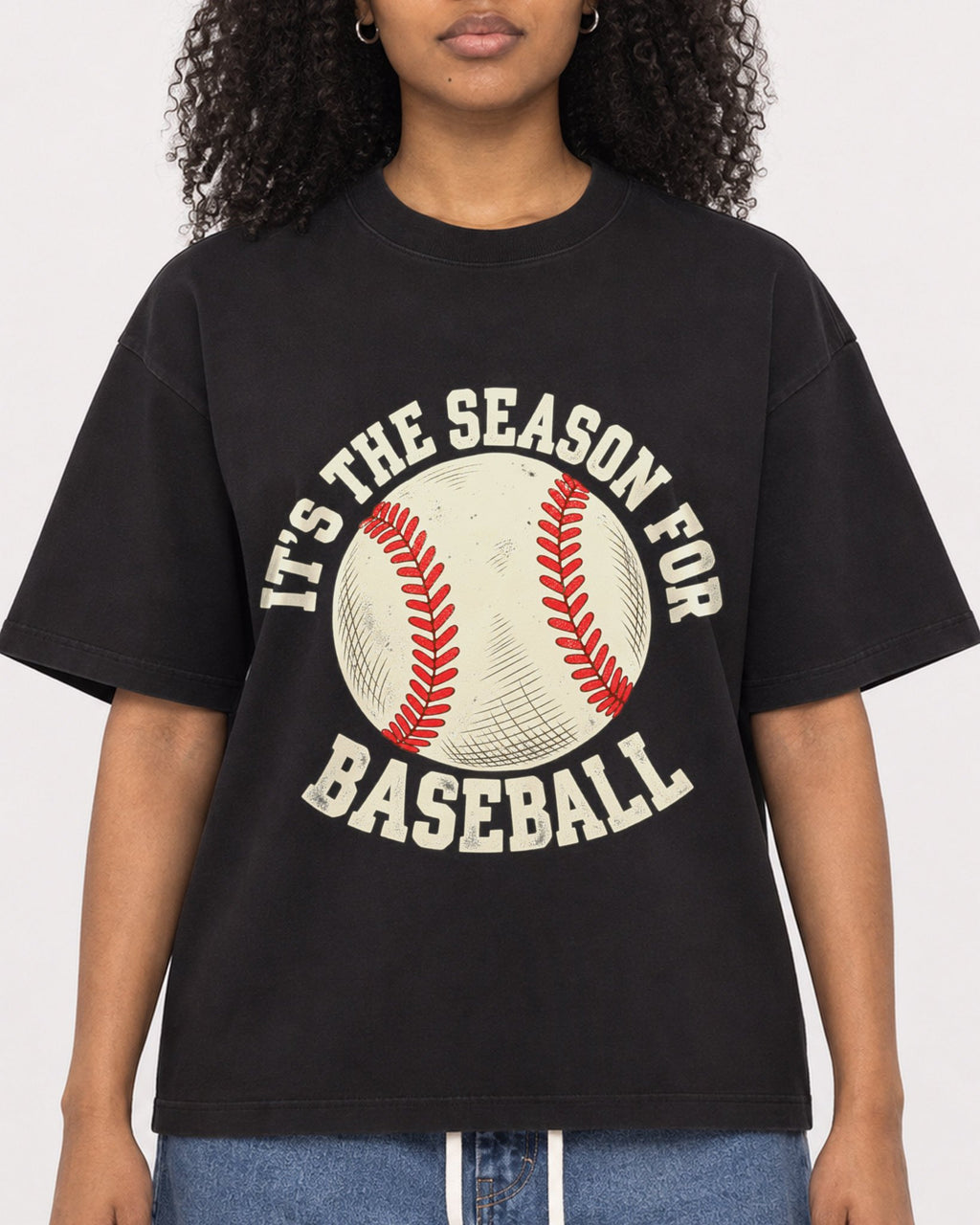Mockup Boxy Heavyweight Tee Black female close-up 05