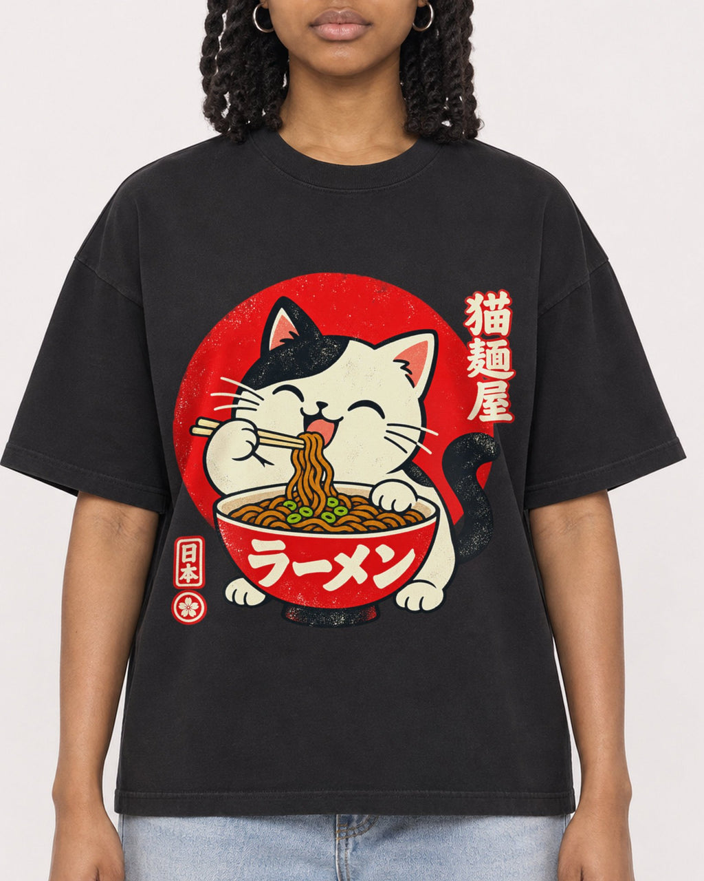 Mockup Boxy Heavyweight Tee Black female close-up 15