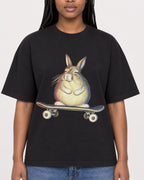 Mockup Boxy Heavyweight Tee Black female close-up 04