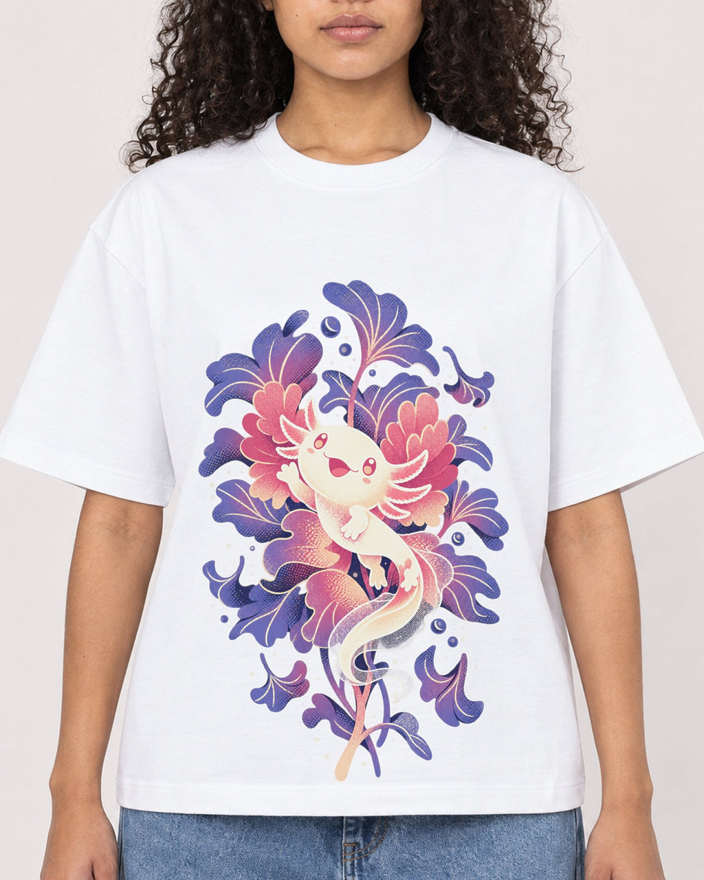 Mockup Boxy Heavyweight Tee White female close-up 10
