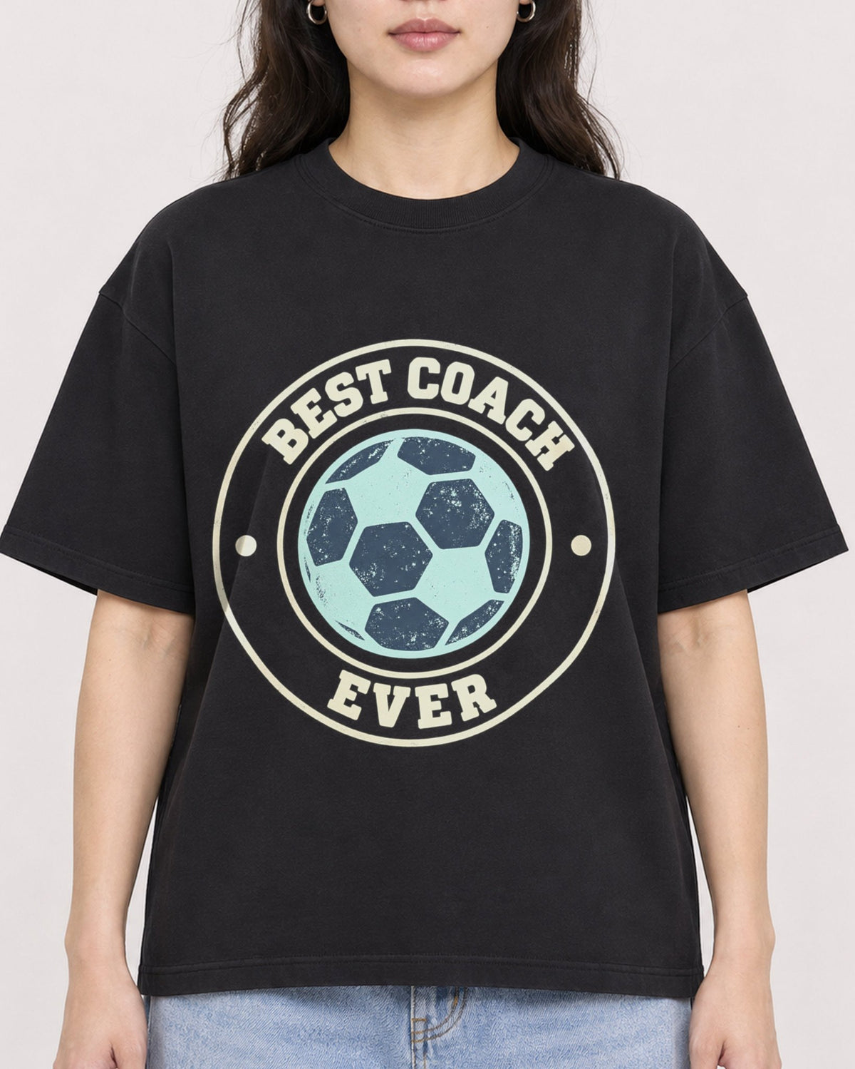 Mockup Boxy Heavyweight Tee Black female close-up 03