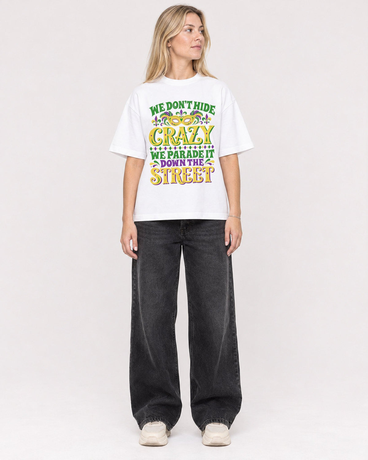 Mockup Boxy Heavyweight Tee White female full-body 08