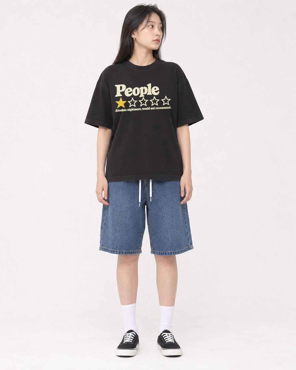 Mockup Boxy Heavyweight Tee Black female full-body 01