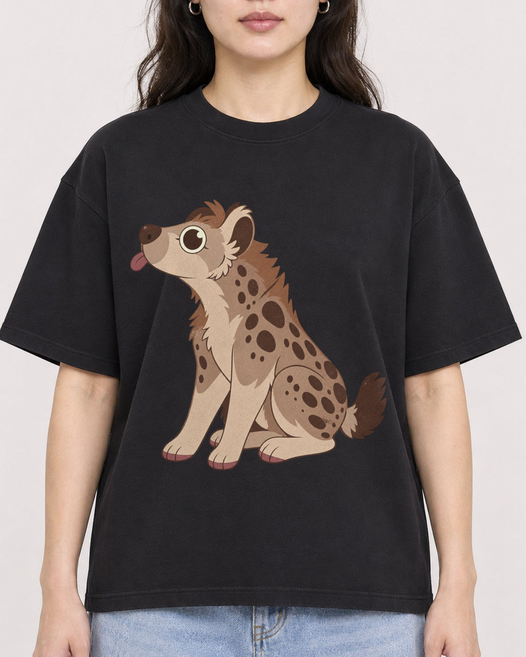 Mockup Boxy Heavyweight Tee Black female close-up 03