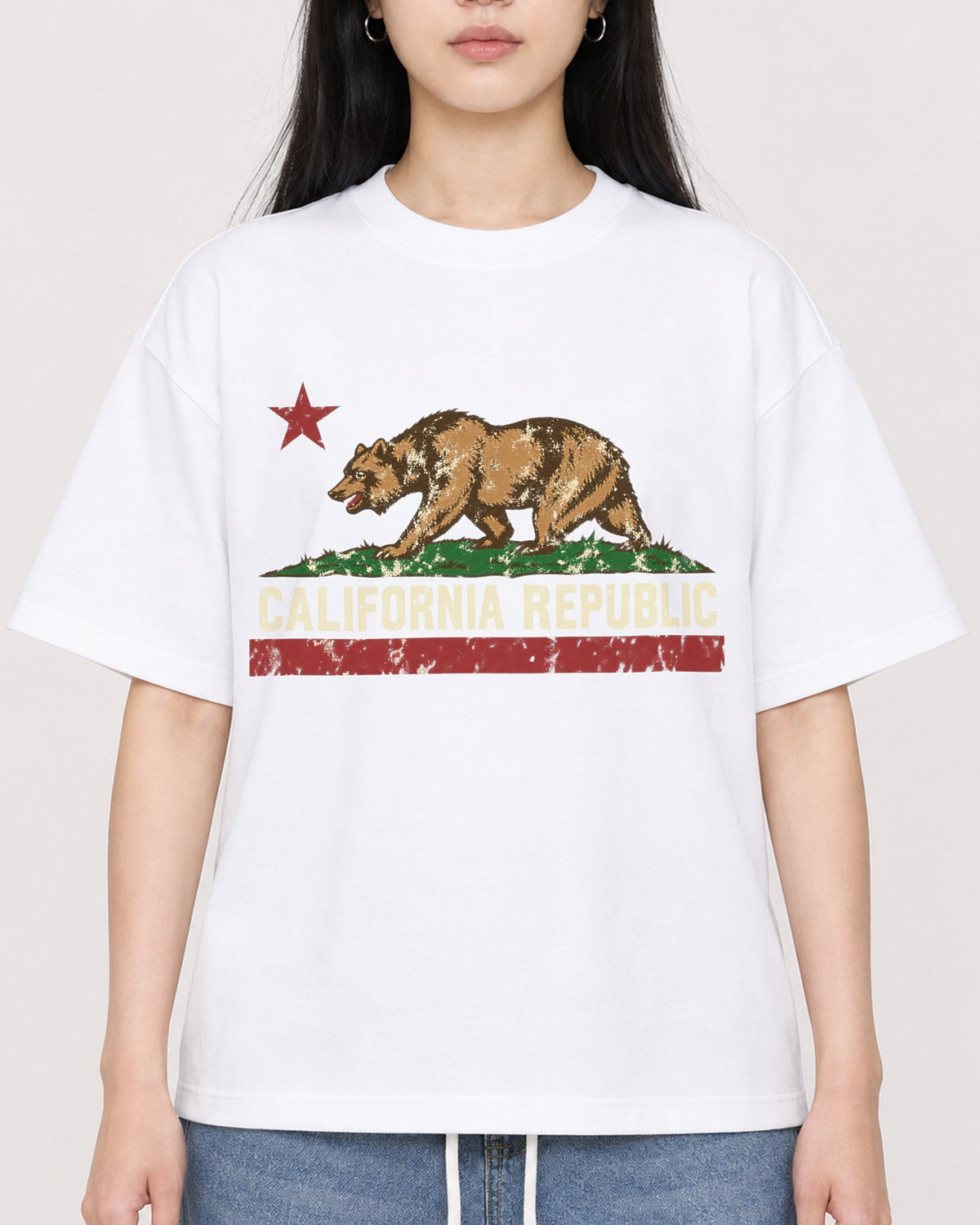 Mockup Boxy Heavyweight Tee White female close-up 01