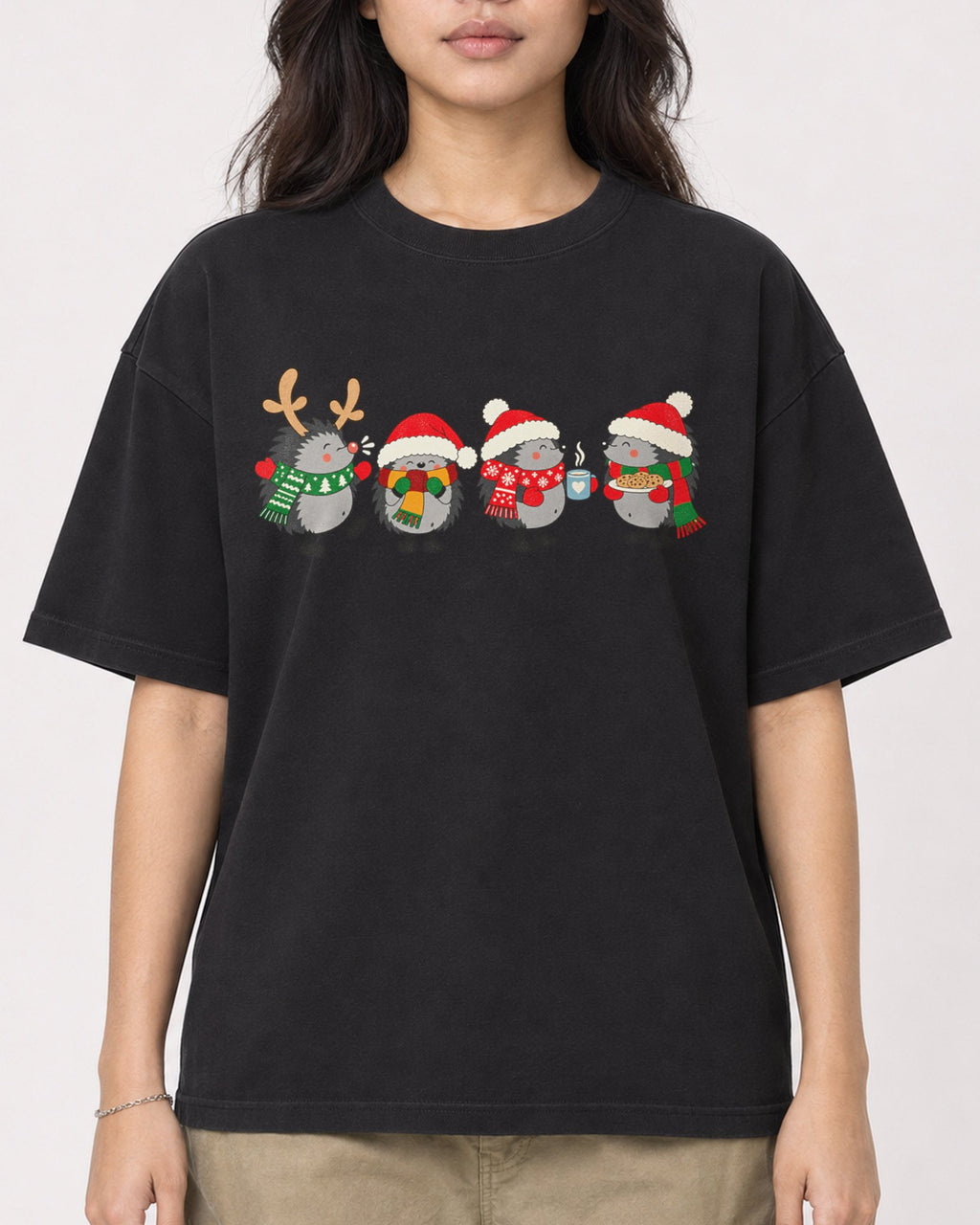 Mockup Boxy Heavyweight Tee Black female close-up 02