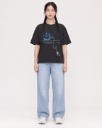 Mockup Boxy Heavyweight Tee Black female full-body 43