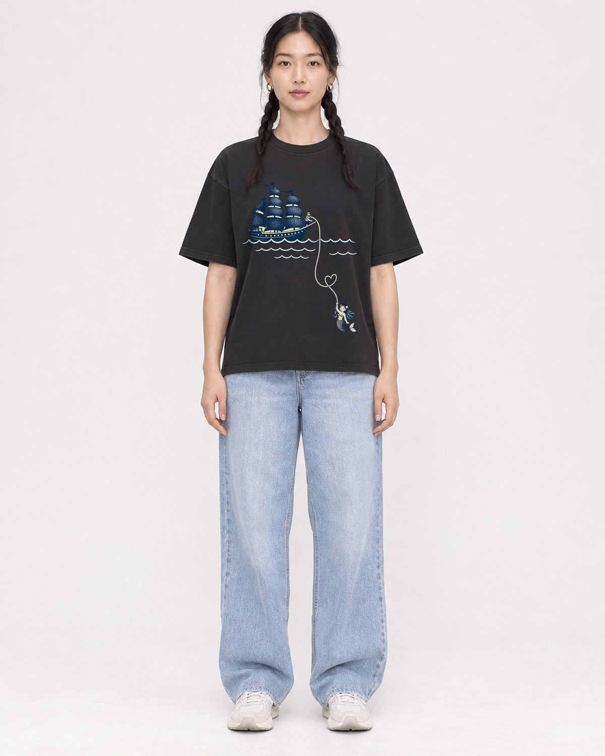 Mockup Boxy Heavyweight Tee Black female full-body 43
