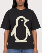 Mockup Boxy Heavyweight Tee Black female close-up 04