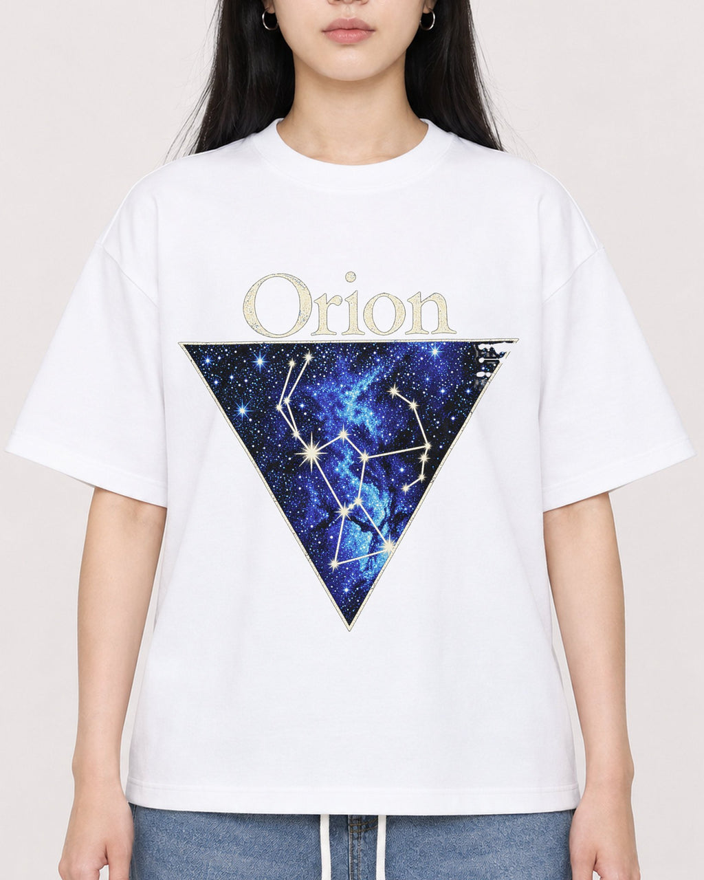 Mockup Boxy Heavyweight Tee White female close-up 01