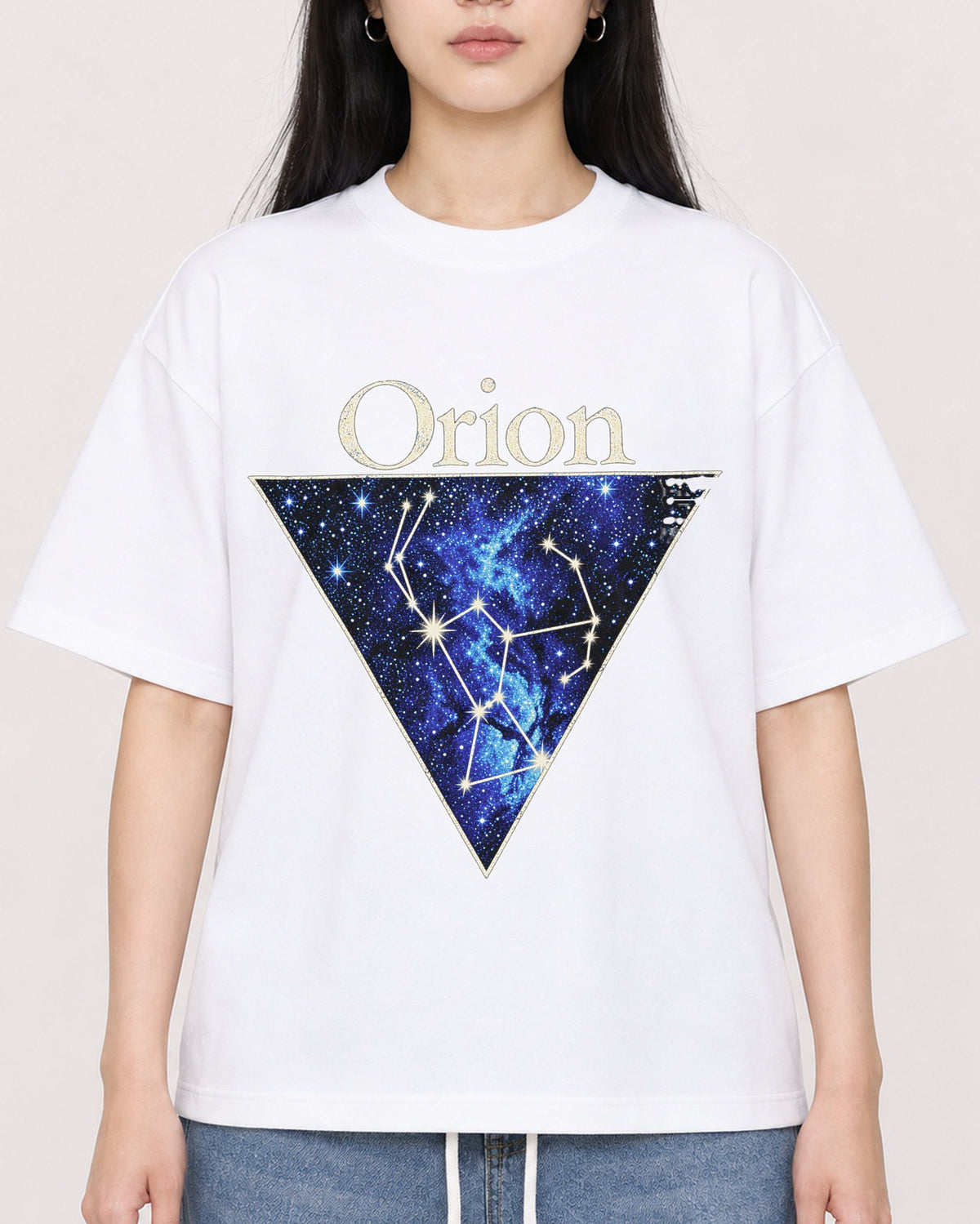 Mockup Boxy Heavyweight Tee White female close-up 01